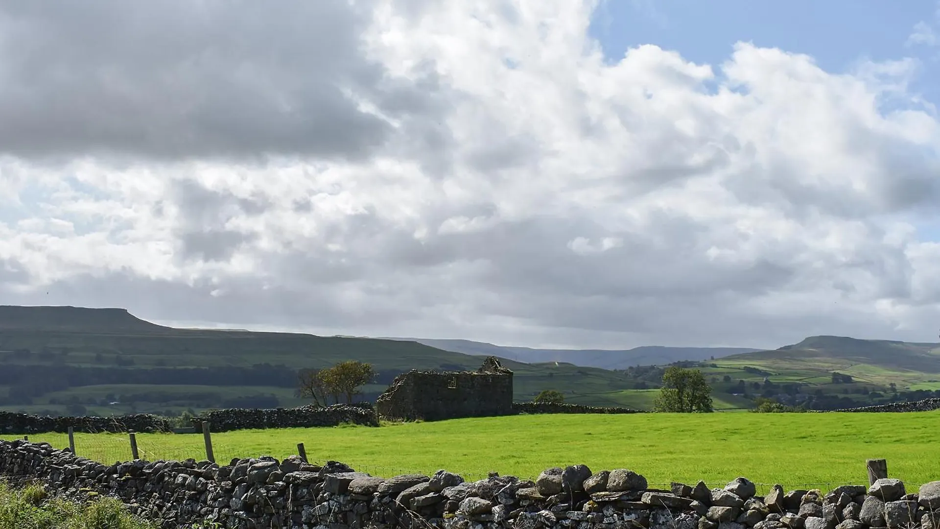 The Farmhouse Hawes 0*,